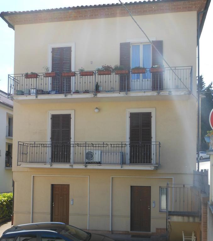 B&B La Luna Dal Borgo Iesi Pokoj fotografie