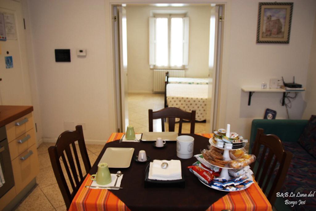 B&B La Luna Dal Borgo Iesi Exteriér fotografie